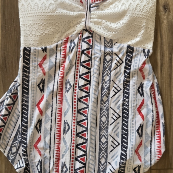 Patterned Halter Neck Top - Picture 4 of 7